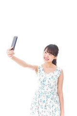 Fototapeta premium 自撮り・ライブ配信をする若い女性
