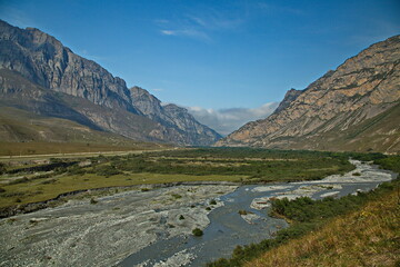 Fototapeta na wymiar Valley of the Gizeldon River in the vicinity of the mountain village of Dargavs.