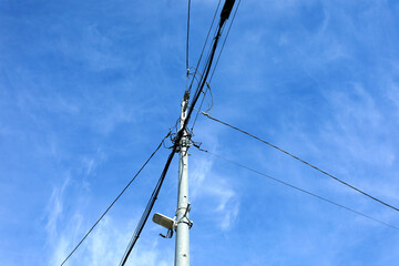 青空と雲と電信柱と電線、背景素材