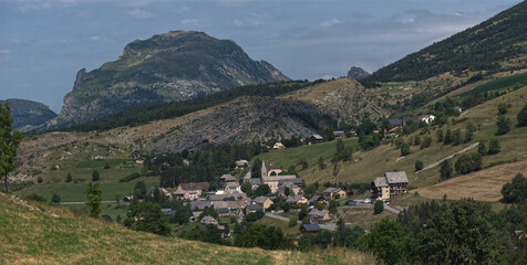 Fototapeta na wymiar Montagne le Gicon en Dévoluy, France 05250 Haute Alpes