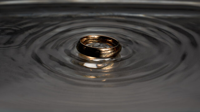Gold ring with a pattern in a dark dialect