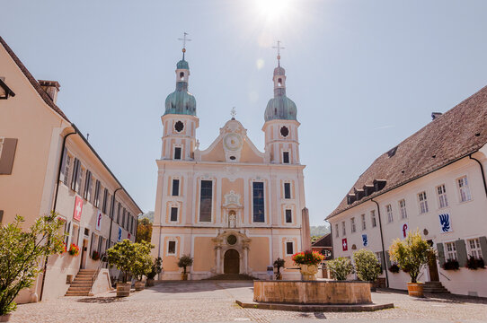 Arlesheim, Dom, Arlesheimer Dom, Domplatz, Kirche, Brunnen, historische H&auml;user, Spazierweg, Sommer, Birstal, Baselland, Schweiz