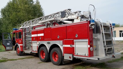 Fire truck with retractable ladder for extinguishing fires at height.  A fire truck for delivering firefighters to the fire site and supplying fire extinguishing agents to the combustion center.