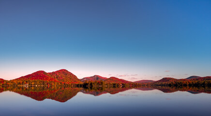 Fototapeta premium Lac-Superieur, Mont-tremblant, Quebec, Canada