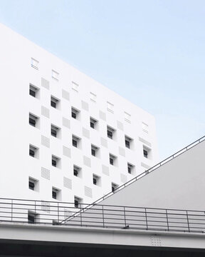 Fa&ccedil;ade of a white building