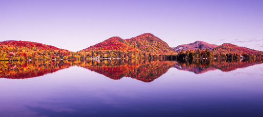 Fototapeta premium Lac-Superieur, Mont-tremblant, Quebec, Canada