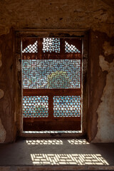 Sunlight filtering through beautiful lattice patterns on a window in the ancient Raja Mahal palace in Orchha.