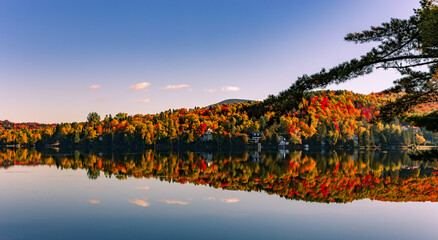 Fototapeta premium Lac-Superieur, Mont-tremblant, Quebec, Canada