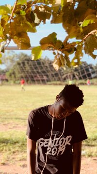 Man wearing earbuds outdoor