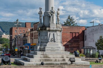 Fototapeta na wymiar Monument to the Soldiers and Sailors, Lewistown, Pennsaylvania, USA