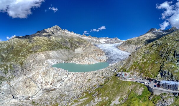 Das Hotel Belvedere am Furkapass in der Schweiz, Luftaufnahme vom September 2021