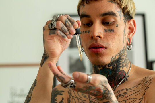 man using serum