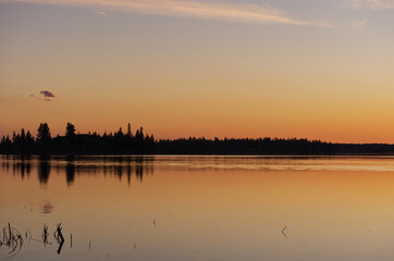 Obraz na płótnie Canvas A Colourful Evening at Astotin Lake
