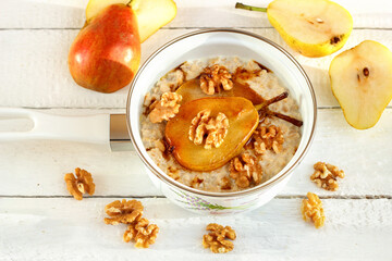 Porridge with caramelized pear and walnuts
