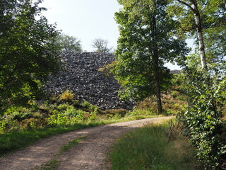 Fototapeta na wymiar Keltischer Ringwall Otzenhausen im Herbst auf dem Dollberg - eine der eindrucksvollsten keltischen Befestigungsanlagen in Europa 