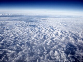 Fototapeta na wymiar Wolkenformtionen aus der Luft 