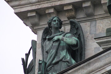 angel statue 