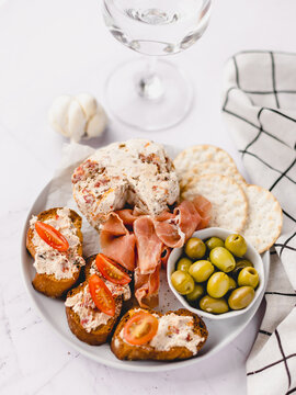 Sun-dried Tomatoes and Garlic Cheese Spread