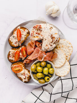 Sun-dried Tomatoes and Garlic Cheese Spread