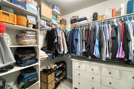 closet with clothes