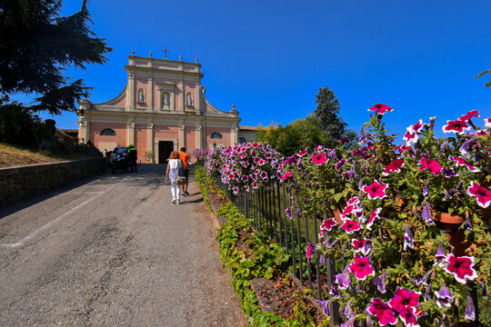 Neive. la chiesa 
Cuneo