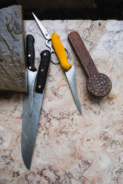 Knives and tools used to peel fish