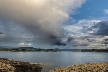 Evolution of the storm on the Cantabrian coast until the spectacular multicolored sunset!