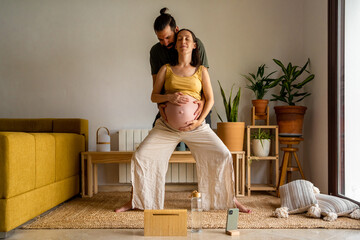 Couple doing a prepartum class at home