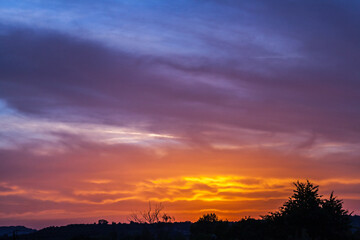 Allassac (Corrèze, France) - Coucher de soleil nuageux