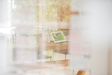 Obraz premium Laptop on desk in office