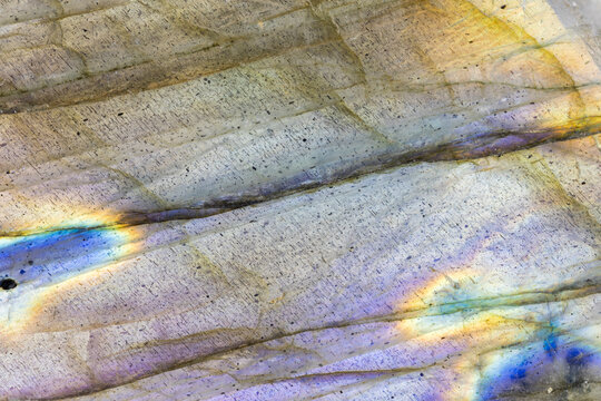 Iridiscent Labradorite  