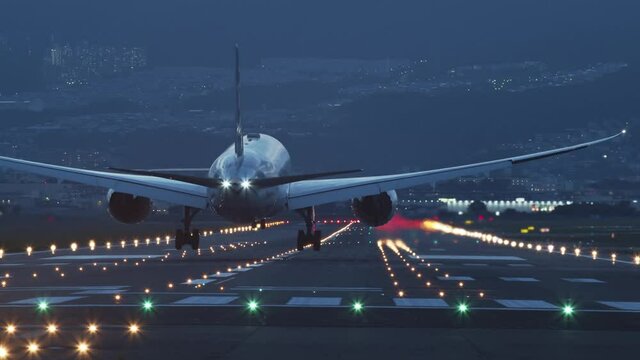 4K・飛行機・旅客機・ジェット機・空港・着陸