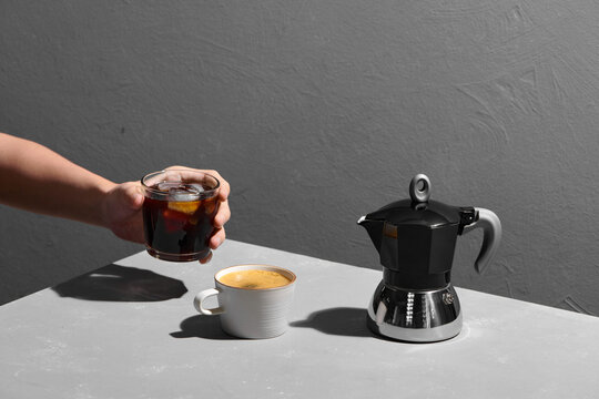 Coffee maker moka pot with cups