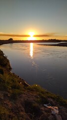 Sunset on the river - Atardecer en el rio