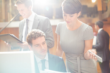 Obraz premium Business people working at computer