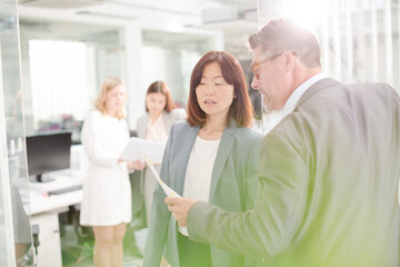 Obraz premium Business people talking in office