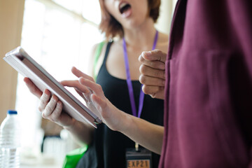 Obraz premium Man and woman using digital tablet during conference break