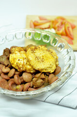 Fried egg, sausage and tomato