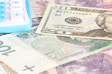 Banknoten Dollar und Polnische Zloty PLN