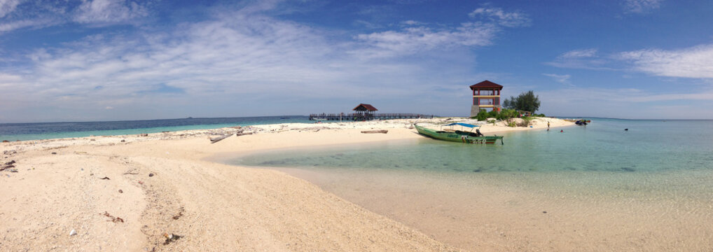 White sand beach, Crystal clear water at Kodingareng keke beach, Indonesia