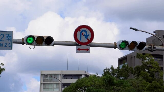 信号機　千里中央