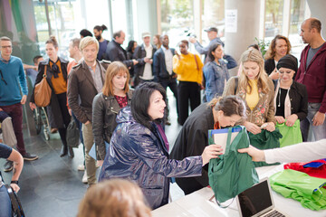 Obraz premium Peoplesigning up for conference
