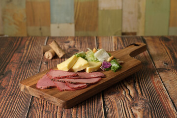 ワインやビールのおともに チーズ スモークハム サラダ で おつまみセット