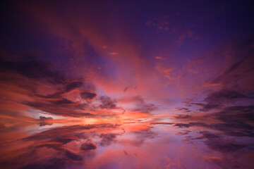 The colorful sky is beautiful in the evening.