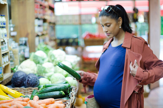 Pregnant woman shopping in grocery store