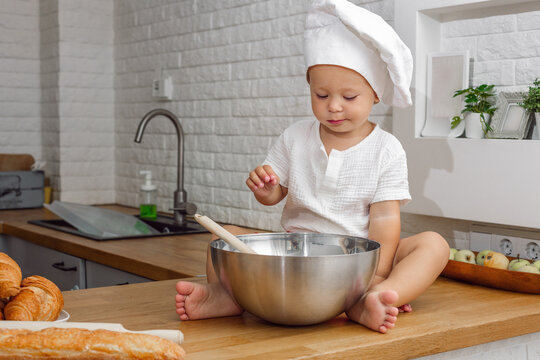 144,222 Baby Cooking Royalty-Free Images, Stock Photos & Pictures