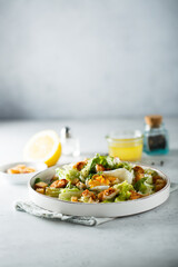 Green salad with egg and bread croutons