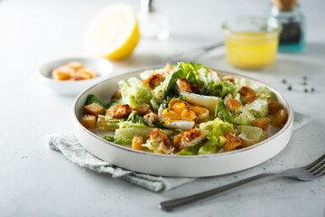 Green salad with egg and bread croutons