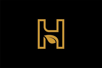 Obraz premium Letter H and leaf logo design vector. Natural and type logo design.