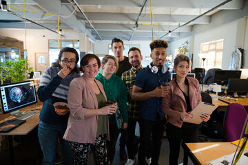 Obraz premium Team posing in office, smiling